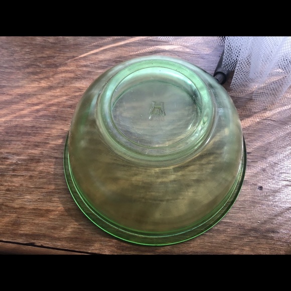 VINTAGE ANCHOR HOCKING GREEN URANIUM GLASS MIXING BOWL - Picture 6 of 8